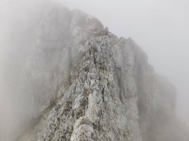 Watzmann 'da bir dağ sırtına tırmanmak