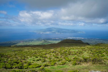 Pico volkan adasından görülen peri adası