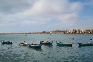 Haham satış bölümünde balıkçı tekneleri.