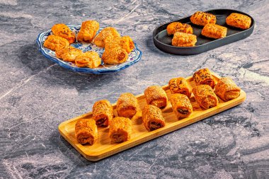 Tabaklara Baharatlı Puf Börekleri