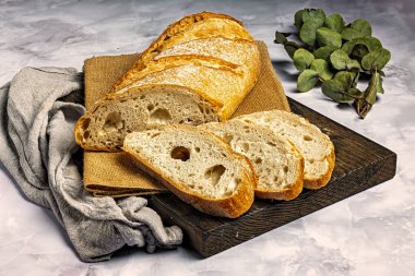 Ahşap tahtada köylü zanaatkar ekmeği