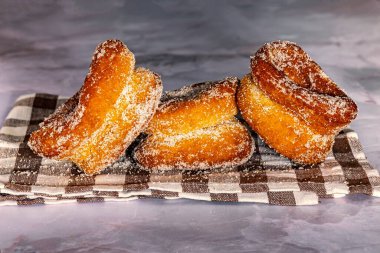 Geleneksel İspanyol şekerli börekleri