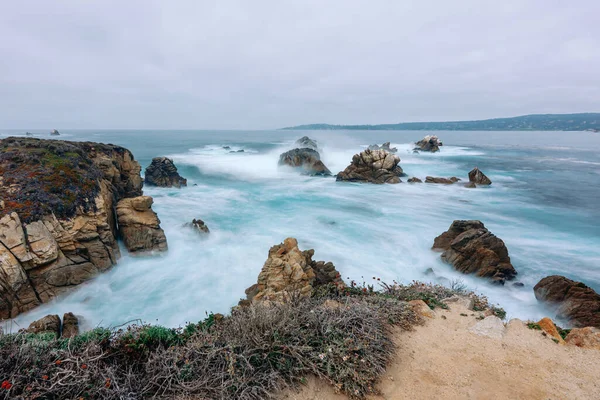 Rotsachtige Strand Stormachtige Oceaan Monterey Bay Californië Central Coast — Stockfoto