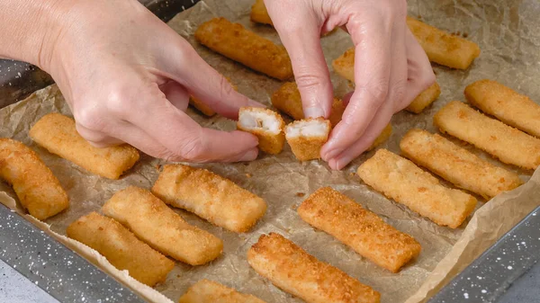 Baking Pan Fish Sticks Close Kitchen Table Crunchy Delicious Lightly — Stock Photo, Image
