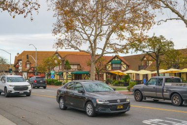 Solvang, California, ABD - 8 Aralık 2022 Solvang, Güney Kaliforniya 'nın Santa Ynez Vadisi' ndeki şehir geleneksel Danimarka tarzı mimarisi ile tanınıyor