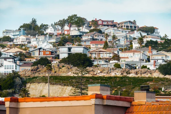 Häuser Auf Den Hügeln Stilvolle Unterkünfte Mit Meerblick Strand Von — Stockfoto