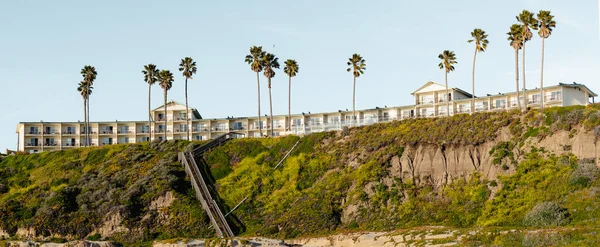 Pismo Beach Βράχια Και Ξενοδοχείο Μόλις Λίγα Βήματα Από Τον — Φωτογραφία Αρχείου