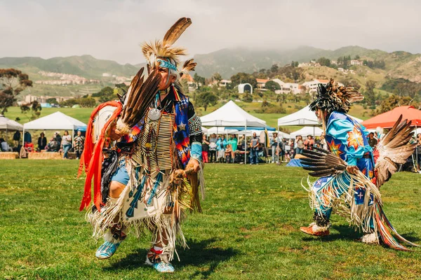 カリフォルニア州マリブ 2023年4月2日 Chumash Day Powすごいと部族間の集まり マリブ ブラフスパークでは 毎年恒例のチュマシュの日を開催して23年を祝っています Powwow — ストック写真