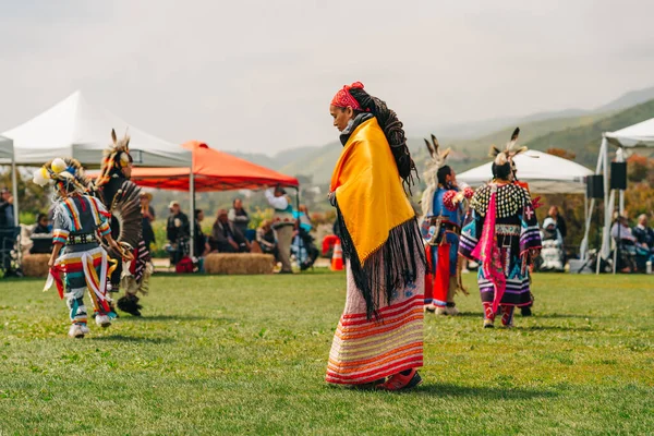美国加利福尼亚州马里布 2023年4月2日 Chumash Day Pow Wow和部落间聚会 马利布悬崖公园正在庆祝一年一度的 Chumash Day Powwow — 图库照片
