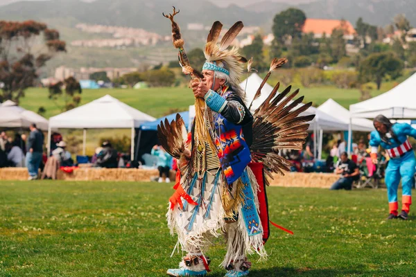 美国加利福尼亚州马里布 2023年4月2日 Chumash Day Pow Wow和部落间聚会 马利布悬崖公园正在庆祝一年一度的 Chumash Day Powwow — 图库照片
