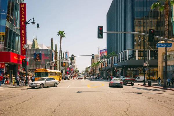 Los Ángeles California Abril 2023 Hollywood Boulevard Orange Cruzan Carretera — Foto de Stock