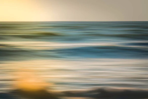 Západ Slunce Jasná Obloha Abstraktní Krásná Klidná Scéna Mořských Vln — Stock fotografie
