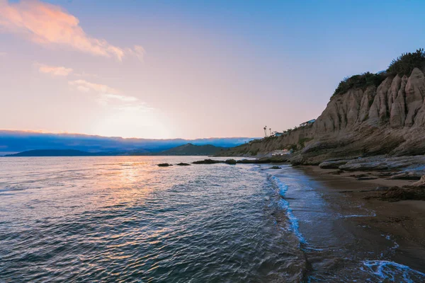 Kaliforniens Felsige Küste Ruhiger Pazifik Und Wolkenverhangener Himmel Bei Sonnenuntergang — Stockfoto