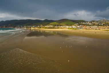 California, Pismo Sahili 'nin geniş kumlu plajı.