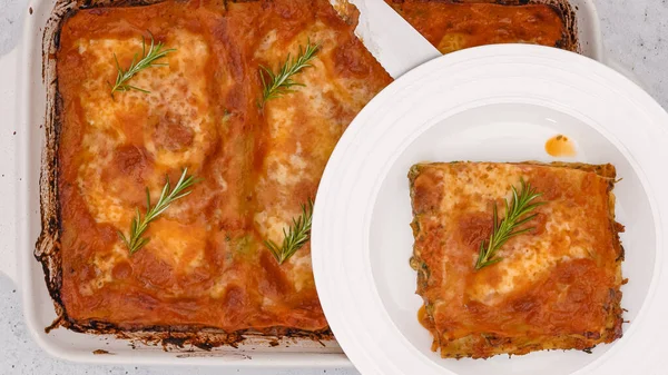 Spinach Lasagna Delicious Spinach Lasagna Served Fresh Rosemary Close Plate — Stock Photo, Image