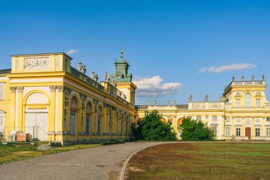 Varşova, Polonya - 15 Temmuz 2023. Varşova, Polonya 'daki Barok Kraliyet Wilanow Sarayı