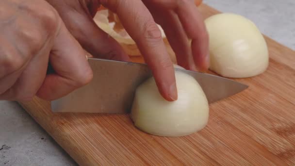 Peeling Taglio Cipolla Bianca Tagliere Ricetta Zuppa Verdure Ingredienti Primo — Video Stock