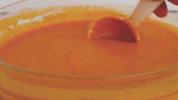 Καβουρδισμένη Συνταγή Για Σούπα Κολοκύθας Για Σερβίρετε Σούπα Μπολ Προσθέστε — Αρχείο Βίντεο