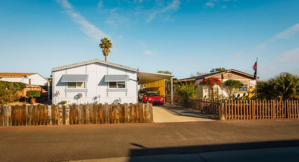 Mobil Parkı Kaliforniya Küçük Bir Sahil Kasabasında Yaş Sınırlaması Mimarlık Telifsiz Stok Imajlar