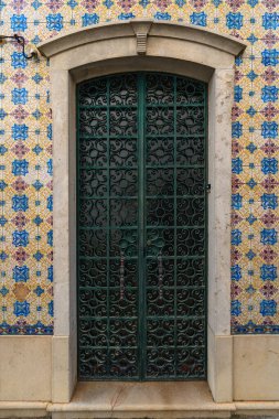 Antika kapı, Portekiz tarzı. Ayrıntıları kapat