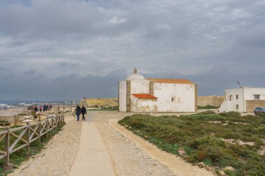 Sagres, Portekiz - 29 Aralık 2023. Sagres Kalesi 'nin içinde. 1755 yılındaki deprem, 20. yüzyılda restore edilen kalenin çoğunu yok etti..