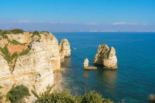 stock image Algarve, Portugal. Rocky coastline un a bright sunny day