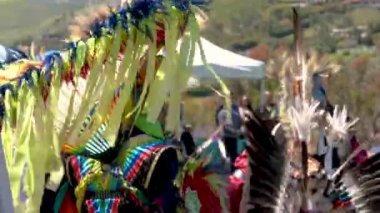 Malibu, California 'da. 6 Nisan 2024. Chumash Günü Pow Wow ve kabileler arası toplantı. Malibu Bluffs Parkı, geleneksel Chumash Günü 'ne ev sahipliği yaptığı 24 yılı kutluyor..