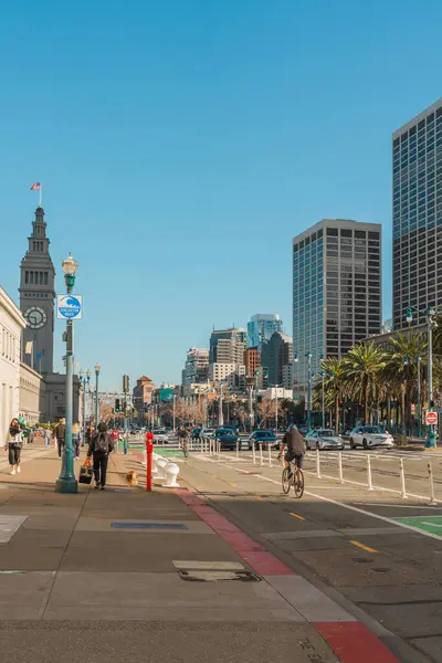 Σαν Φρανσίσκο Καλιφόρνια Απριλίου 2024 Αστική Σκηνή Στο Embarcadero Ποδηλάτες — Φωτογραφία Αρχείου
