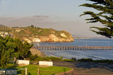 Avila Sahili İskelesi, manzara ve okyanus manzarası günbatımında, Kaliforniya Merkez Sahili