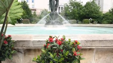  Genellikle Bartholdi Çeşmesi olarak adlandırılan Işık ve Su Çeşmesi, Washington D.C. parkındaki Klasik ve Rönesans heykellerine dayanmaktadır. - Evet. Yüksek kalite 4k görüntü