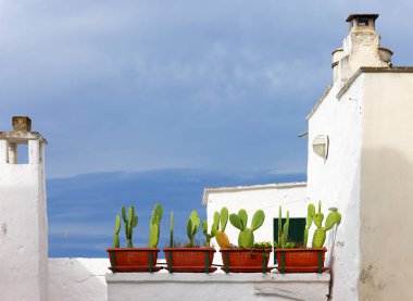 Apulia, İtalya, Avrupa 'daki beyaz şehir Ostuni' nin mimarisi