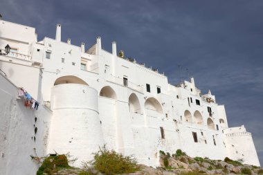 Apulia, İtalya, Avrupa 'daki beyaz şehir Ostuni' nin mimarisi