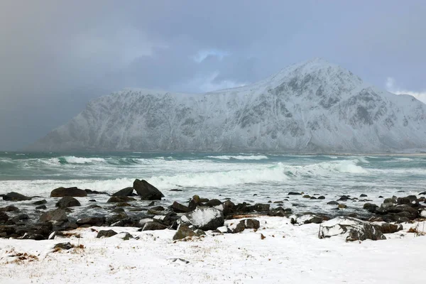 Paisaje Tormentoso Invierno Playa Skagsanden Flakstad Islas Lofoten Noruega Europa — Foto de Stock