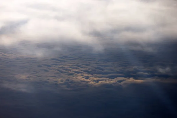 Nebe Slunečními Paprsky Nebo Paprsky Trhajícími Mraků Modré Obloze Duchovní — Stock fotografie