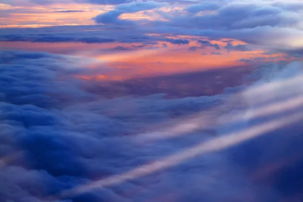 Cielo Con Rayos Luz Solar Rayos Que Brotan Nubes Cielo — Foto de Stock