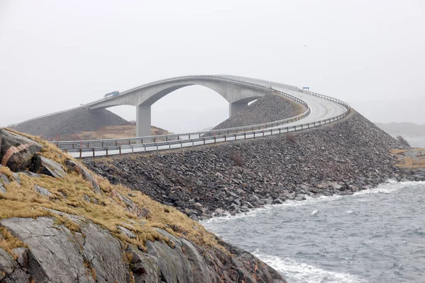 挪威大西洋公路或大西洋公路 Atlanterhavsveien 位于挪威 这条公路被授予 挪威世纪建筑 的称号 — 图库照片