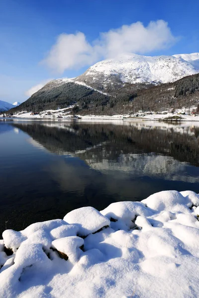 Widok Wioskę Skei Jezioro Jolstravatnet Gminie Sunnfjord Okręg Vestland Norwegia — Zdjęcie stockowe