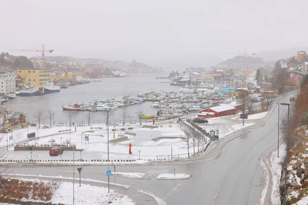 ヨーロッパ ノルウェー西部のクリスチャンと砂の町の冬のパノラマ — ストック写真