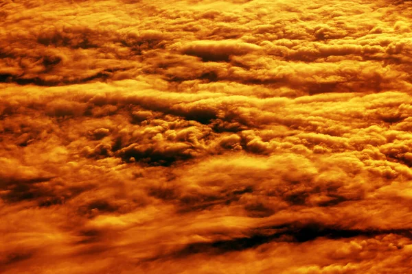 Mavi Gökyüzündeki Bulutlardan Fışkıran Güneş Işınları Işınları Olan Cennet Ruhsal — Stok fotoğraf