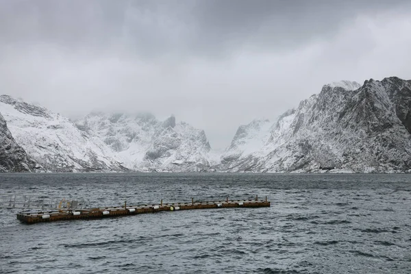 Θυελλώδη Σύννεφα Πάνω Από Χωριό Reine Στο Αρχιπέλαγος Lofoten Νορβηγία — Φωτογραφία Αρχείου