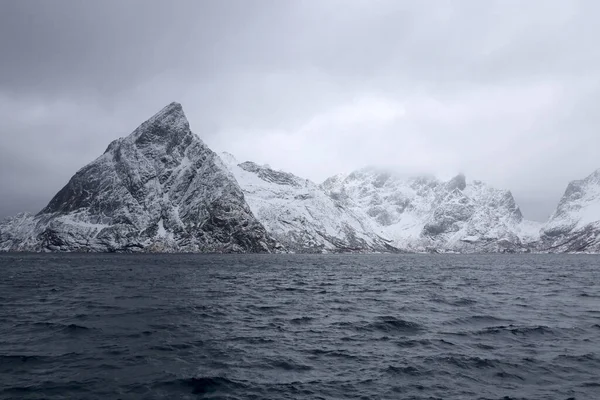 ロフォーテン諸島 ノルウェー ヨーロッパの冬の過酷な風景 — ストック写真