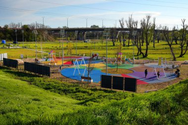 Arad, Romanya ve Avrupa 'daki Micalaca Parkının bahar manzarası    