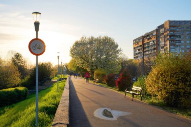 Arad, Romanya ve Avrupa 'daki Micalaca Parkının bahar manzarası    