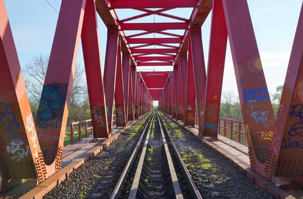 ミュアレス川 ルーマニア ヨーロッパ上のアラドに鉄道橋 — ストック写真