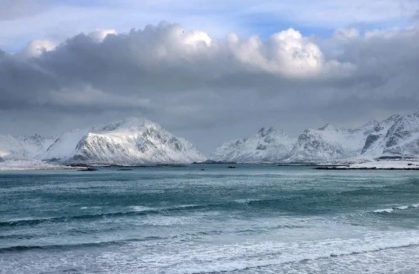 Paesaggio Invernale Tempestoso Della Spiaggia Skagsanden Flakstad Isole Lofoten Norvegia — Foto Stock