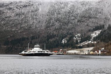 Lote 'den Anda, Norveç, Avrupa' ya giden feribot kış manzaralı.