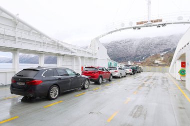 Lote 'den Anda, Norveç, Avrupa' ya giden feribot kış manzaralı.