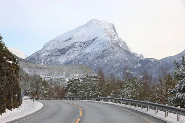 Norveç Avrupa Nordfjord Kışın Sert Manzarası — Stok fotoğraf