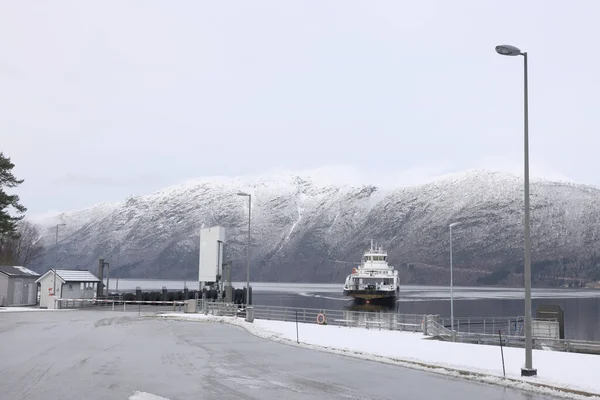 Winter Blick Auf Die Fähre Von Lote Nach Anda Norwegen — Stockfoto
