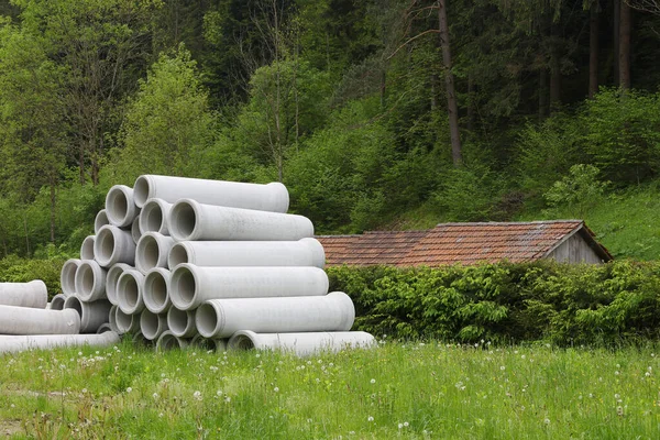 Concreto Redondo Grandes Tubos Empilhados Livre — Fotografia de Stock